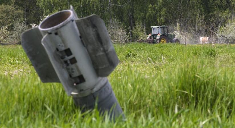 Aknaálló traktort fejlesztett ki egy ukrán farmer, hogy mentesítse a szántóföldeket a hátrahagyott robbanószerkezetektől