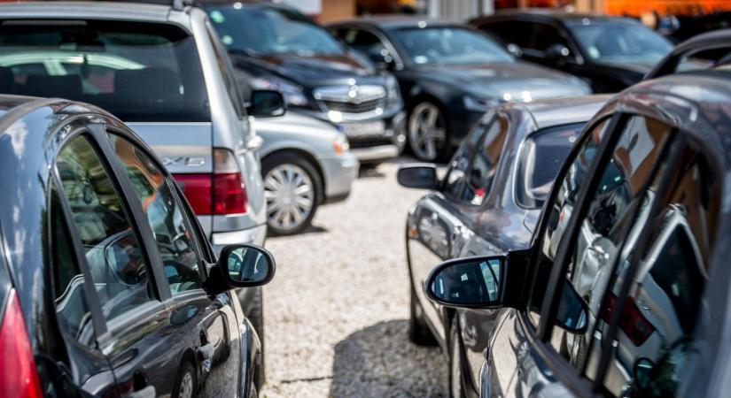 Egyre óvatosabbak a magyar vevők, de még virágzik a használt autós trükközés