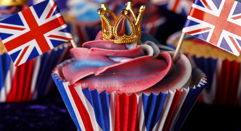 Koronázási ételek és italok, amiket a brit cégek dobtak piacra: így ünneplik III. Károlyt