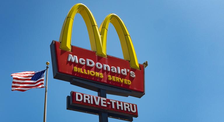 Lebuktak: Tízéves gyerekeket dolgoztat a McDonald's
