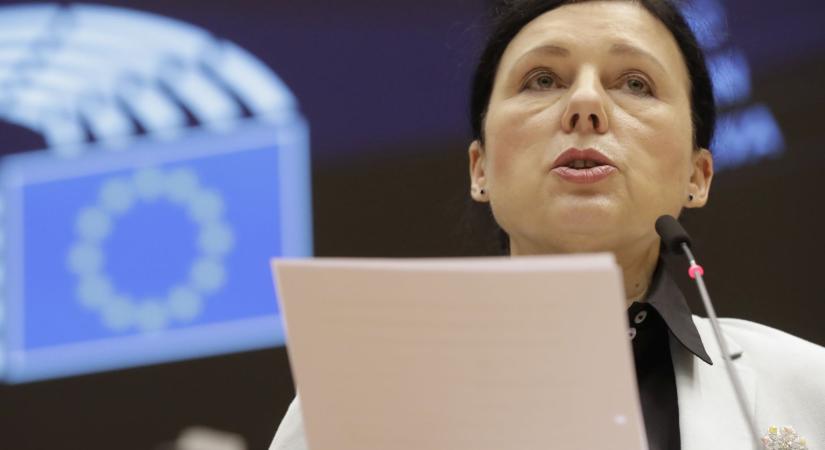 Mesgszólalt az uniós biztos: Az igazságügyi csomag elfogadása még nem elég
