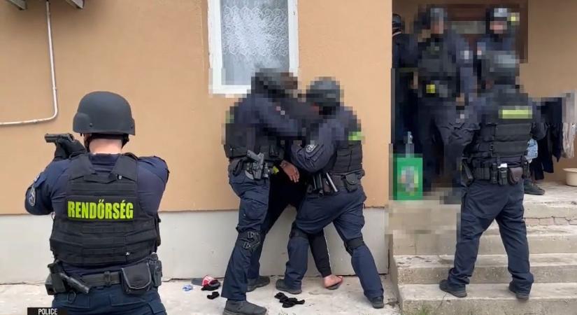 „Elkapunk és megszurkálunk” – halálosan megfenyegetett egy rendőrt a mezőtúri férfi – videóval