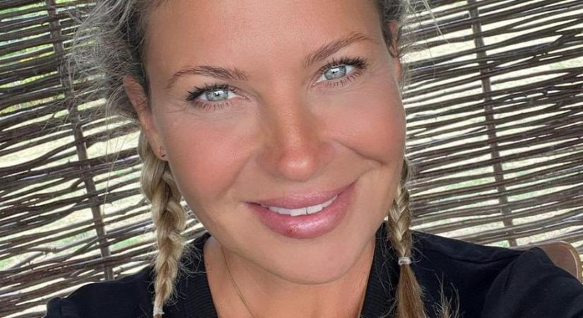 Szorcsik Viki kamerák előtt fogdosta a melleit - videó