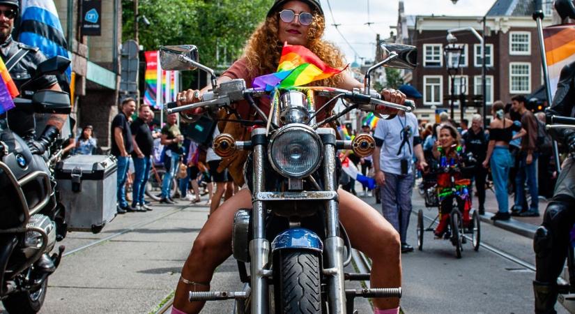 Motoros leszbikusok védték a drag queenek által szervezett családi programot