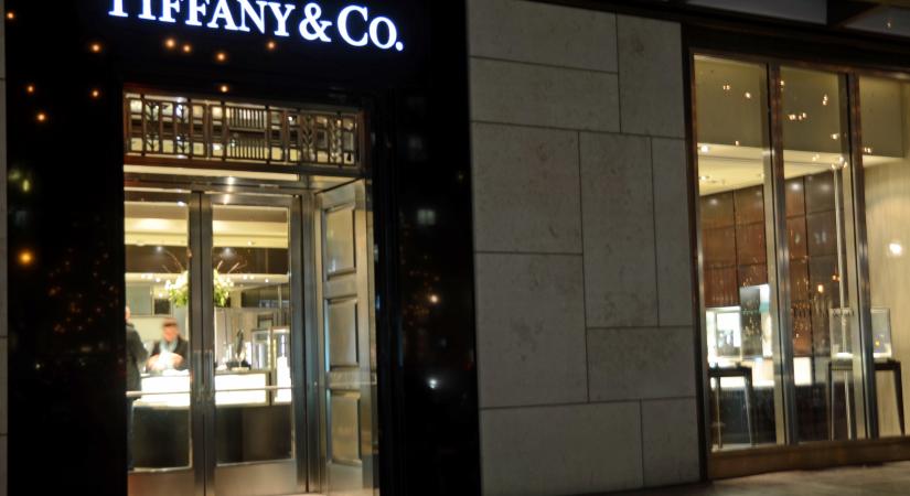 Újabb fordulat az LVMH és a Tiffany ügyében, létrejöhet az évtized luxusipari üzlete