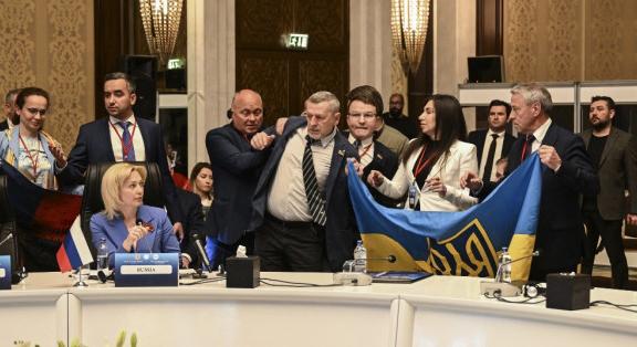 Kapitális csicskalángost kapott az orosz küldött - VIDEÓ