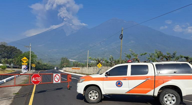 Vulkánkitörés miatt evakuálták 350 település lakóit Guetemalában