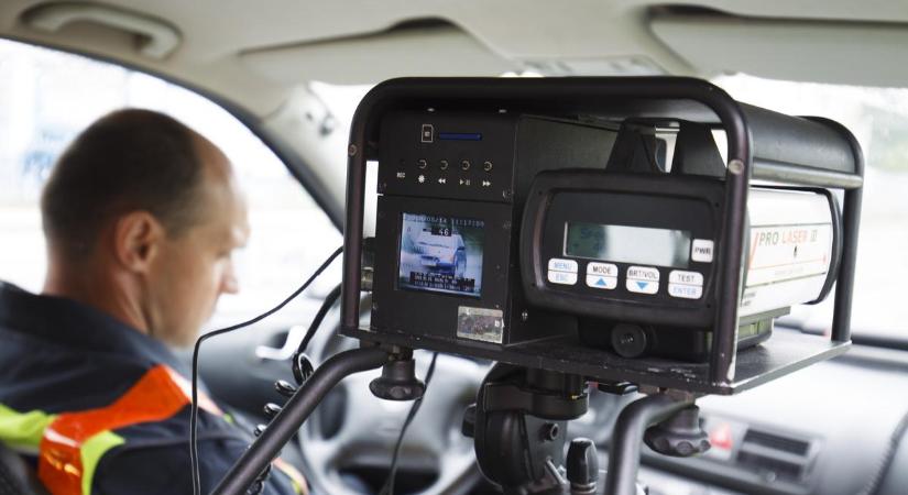 Bajban a gyorshajtók: megszűnt az eddigi gyakorlat, nincs többé ráhagyás a traffipaxoknál