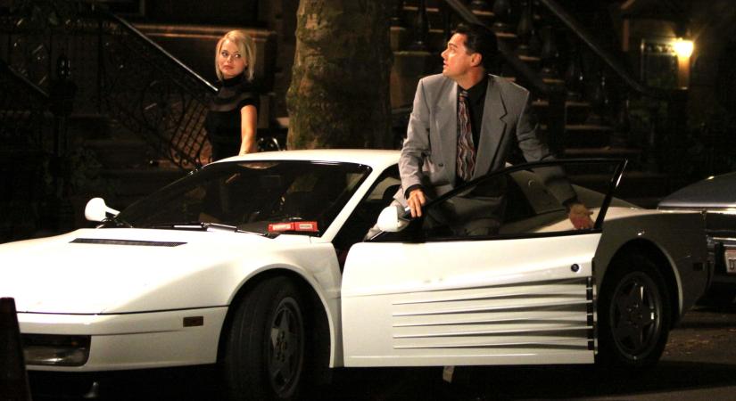 Ha meghódítanád Margot Robbie-t, akkor itt van hozzá Jordan Belfort fehér Ferrarija