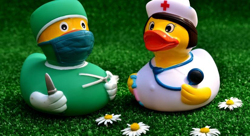 Kórházak vagyonkezelő alapítványoknál, századvéges lelkész a titkosszolgálatnál