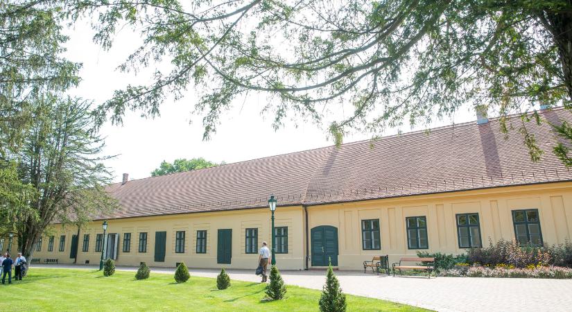 Wenckheim Stefániáról nevezik el a gyulai Almásy-kastély mellékszárnyát