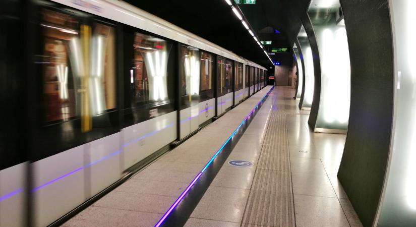 Leállt a négyes metró Budapesten: óriási a káosz, egyetlen szerelvény sem jár