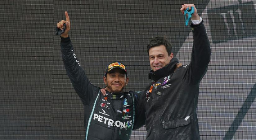 Így áll Lewis Hamilton szerződéshosszabbítása a Mercedessel