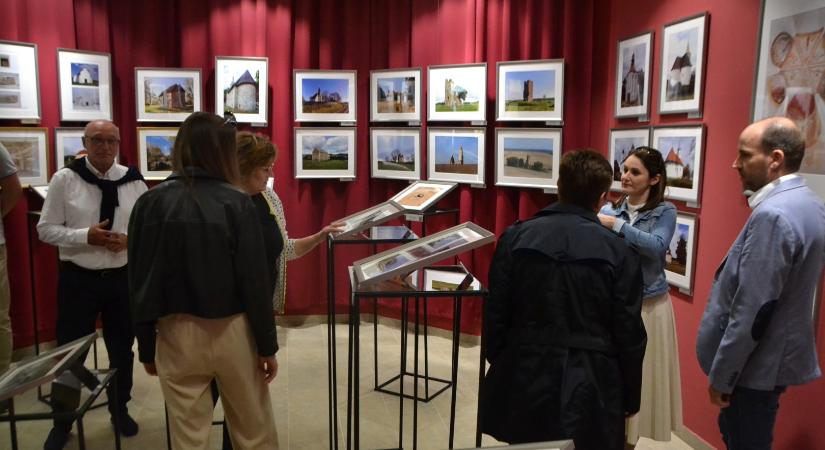 Kevésbé ismert épületek fotóiból nyílt kiállítás a makói levéltárban