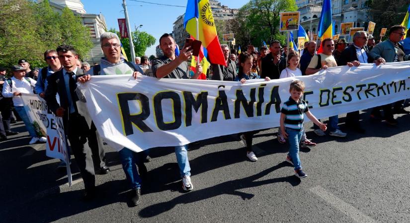 Több ezren tüntettek Románia kiárusítása ellen