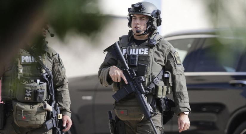 Fegyveres ámokfutó ölt meg nyolc embert egy texasi bevásárlóközpontban