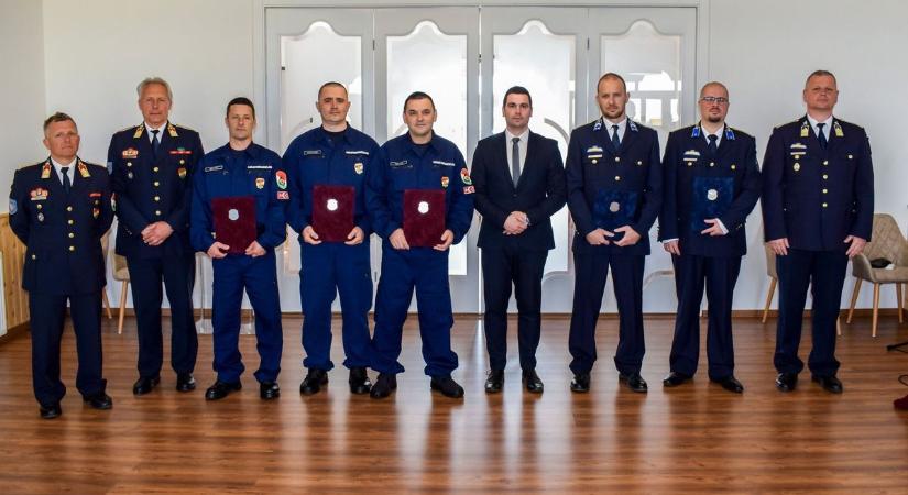 Egyenruhások kaptak elismeréseket Mezőtúron