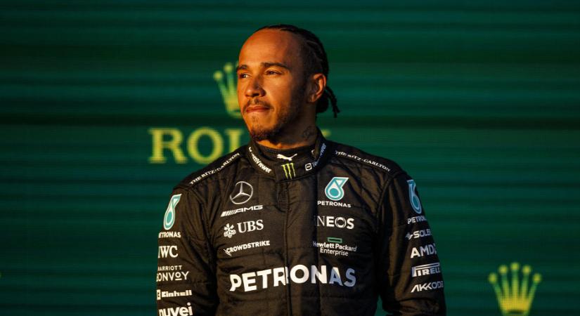 Megint másokat okol a rémesen gyenge időmérő után Lewis Hamilton