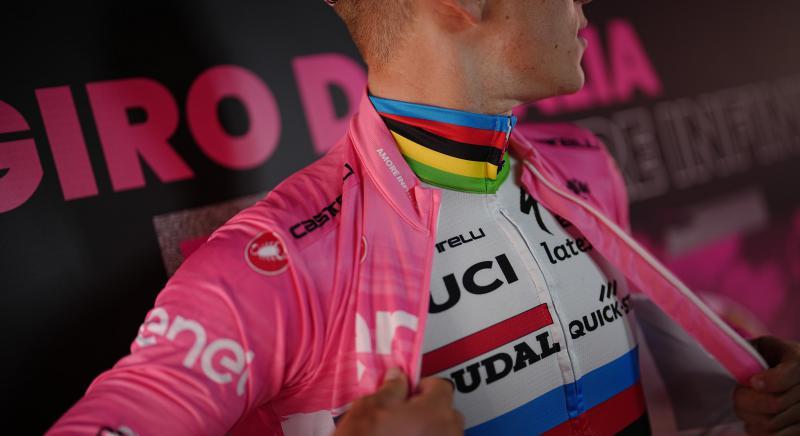 Giro d'Italia hírek: Evenepoel az etapsikerre ment, a mögötte végzők sem lehetnek elégedetlenek, egy mezőnyhajrával kecsegtető szakasz következik