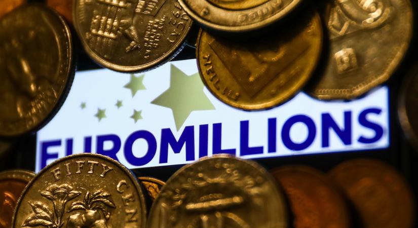 Elvitték az EuroMillions jackpotját, hárman osztoznak az 58 milliárdos fődíjon