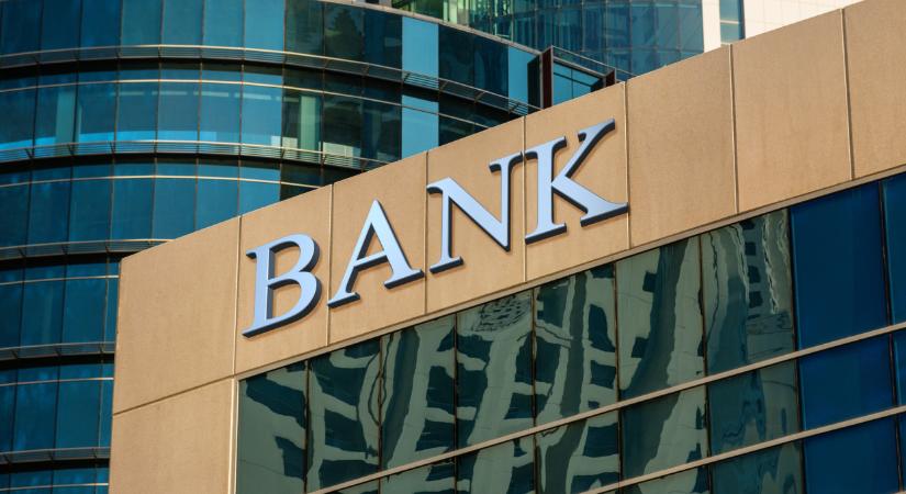 Mi folyik a magyar bankokban? Ez állhat a késlekedő kamatcsökkentés mögött