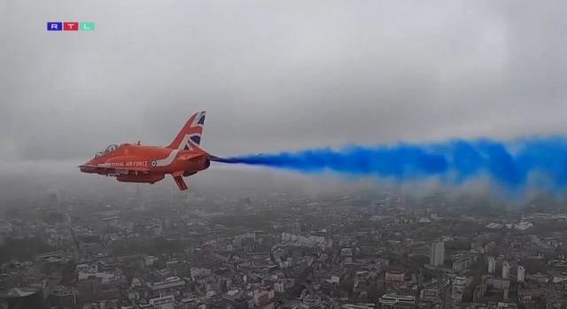 Lélegzetelállító videón, ahogy a brit királyi légierő gépei az égre festik a nemzeti lobogó színeit