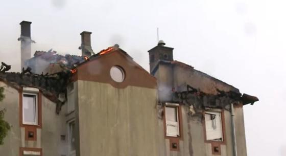 Tizenhat lakás égett ki, miután kigyulladt egy töltőn hagyott roller