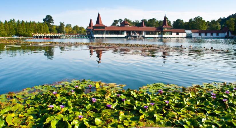 Fájdalmas szezon jöhet a Balatonnál és Hévízen: eltűntek ezek a sok pénzt költő turisták