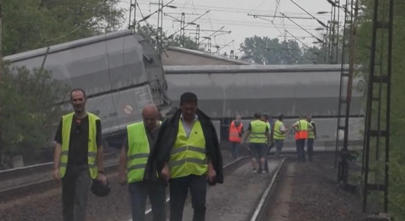 Brutális vonatbaleset, káosz, hatalmas késések (videó)