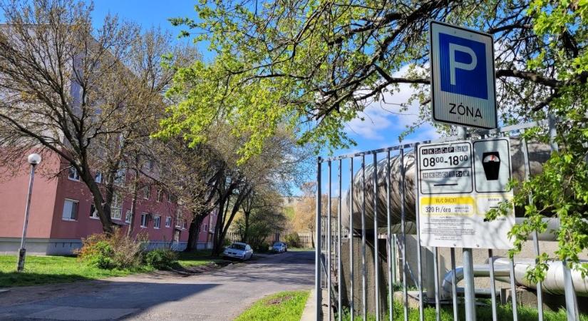 A második és harmadik autó parkolása is kedvezményes lesz Győrben a III-as övezetben