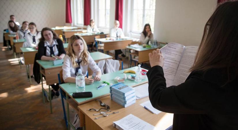 Zalaegerszegen mintegy ezer diák fejezi be középiskolai tanulmányait