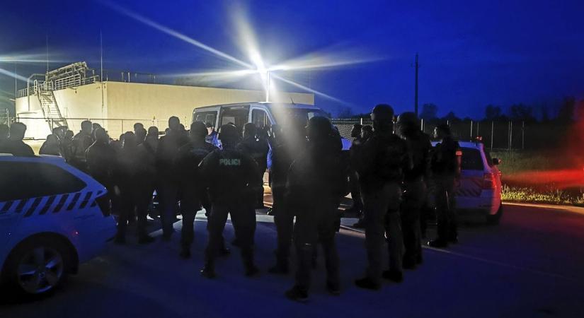 Nyolc helyszínen számoltak fel kábítószer-kereskedő hálózatot a rendőrök Baja térségében