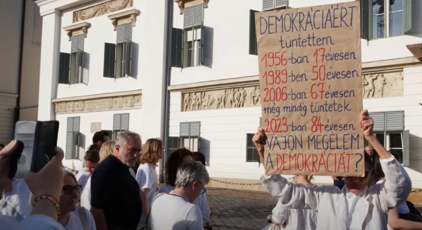 Bayer Zsolt (Bádog blog): Nem akarnak láthatatlanok lenni