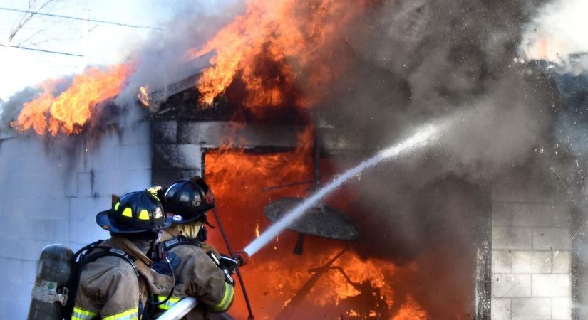 Lángokba borult egy hétvégi ház keddre virradóra Miskolcon