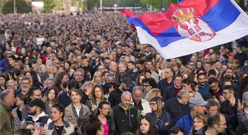 A szerb kormány átalakítása vagy előrehozott választások jöhetnek