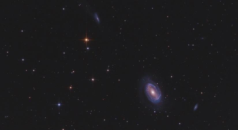 Az NGC 4725 galaxis és szomszédai
