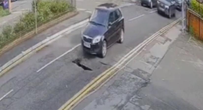 Végignézte, ahogy az előtte haladó kikerül valamit, felfoghatatlan, mit volt képes megtenni utána - videó