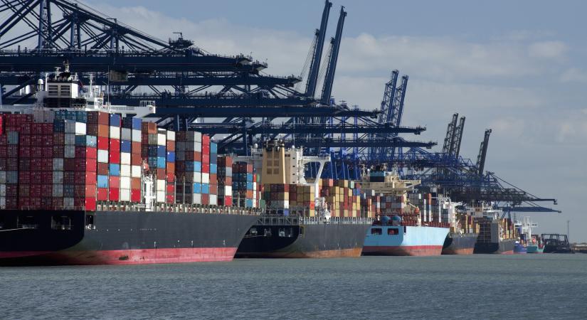 Ugrott a kínai export, miközben nagyot esett az import