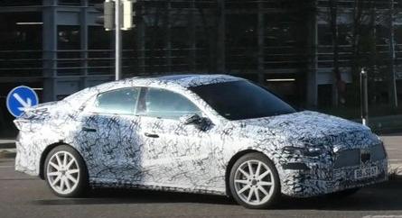 Videón a Mercedes-Benz CLA/EQA új generációjának németországi tesztelése