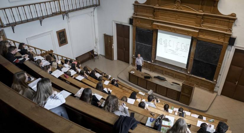 Beperelte az EU-t hat magyar egyetem a források befagyasztása miatt