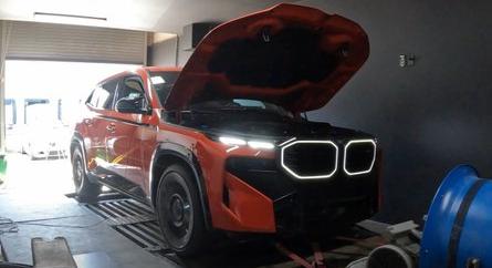 Egy tesztpadon is megjelent a félelmetes BMW XM (videó)
