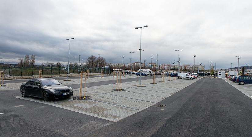 Vége az ingyenes parkolásnak Budapest kapujában