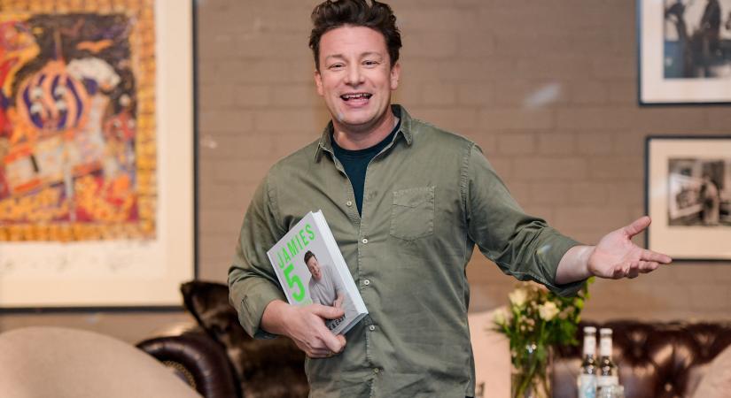 Jamie Oliver menedéket nyújtott két rászoruló családnak