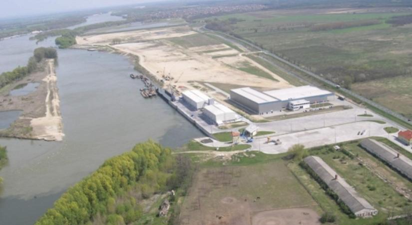 Győr-Gönyű Országos Közforgalmú Kikötő földhasználati jog értékesítése