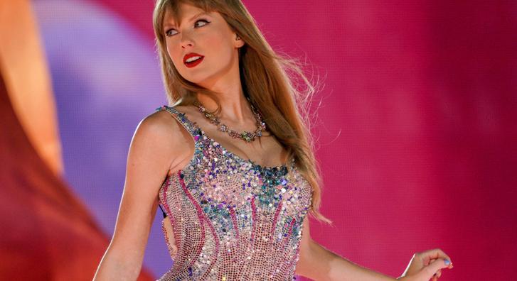 Taylor Swift ismert énekessel randizhat, a színpadon jelentenék be románcukat