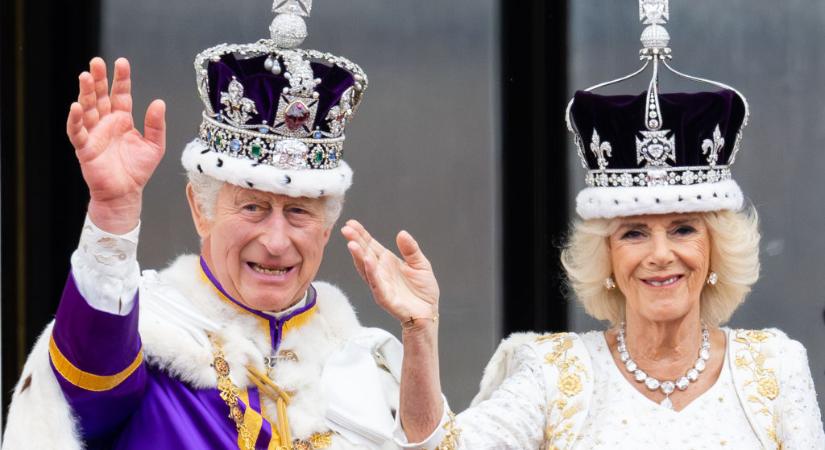 Megható üzenetet rejtett Camilla királynő koronázási szettje