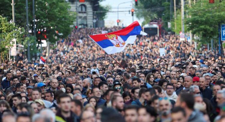 TÜNTETÉSEK SZERBIÁBAN – Az állami média és a populista hatalom ellen
