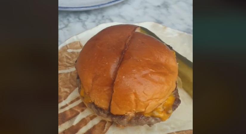 Megkóstoltuk a világ legjobb sajtburgerét