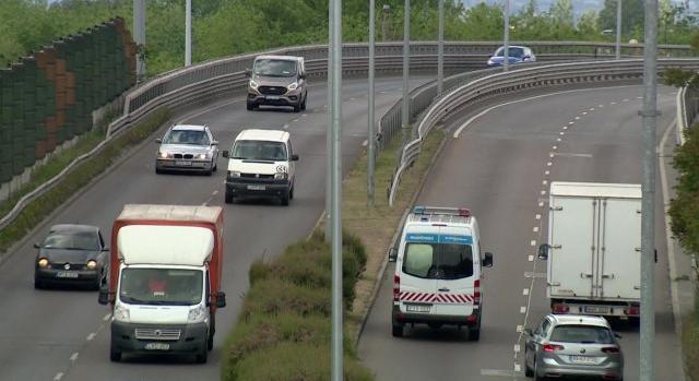 Május 1-től 1 km/h sebességtúllépés miatt már büntetnek a rendőrök az utakon