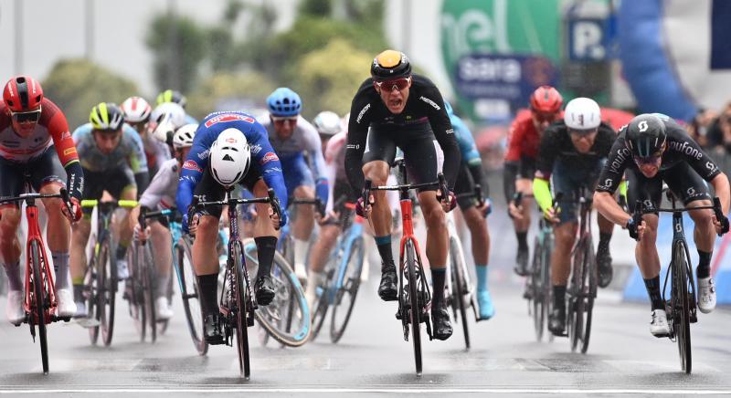 Giro d'Italia 5. szakasz: Kaden Groves sikere a káosz napján